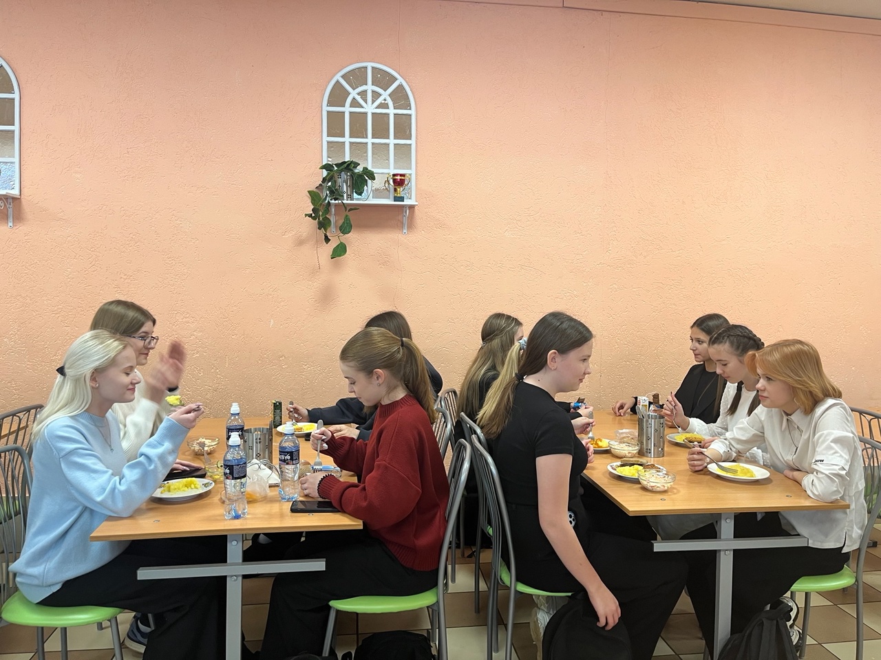 Изображения столовой.