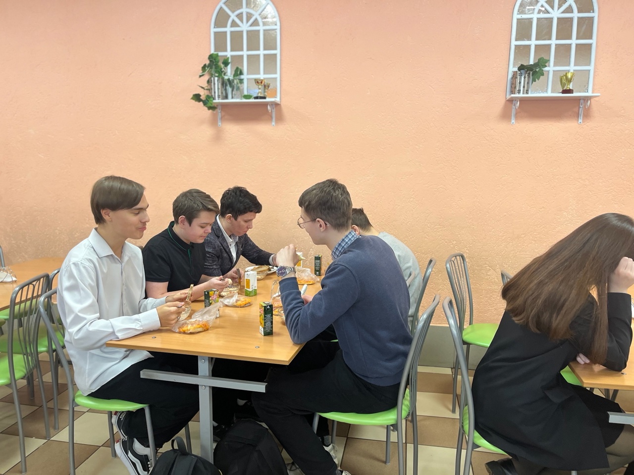 Изображения столовой.